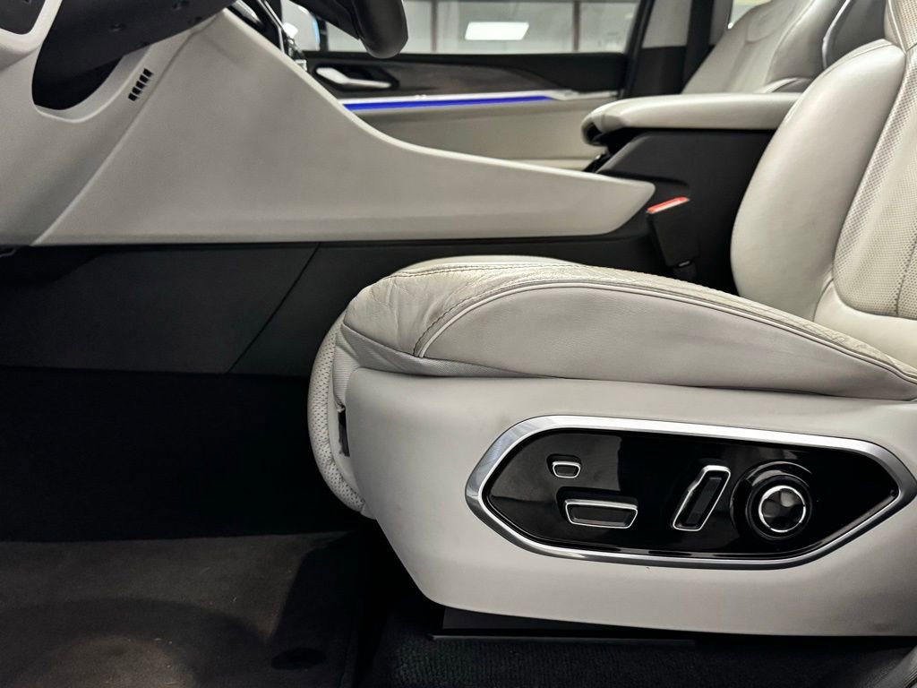 Certified 2022 Jeep Grand Cherokee L Overland w/ Luxury Tech Group IV image 12