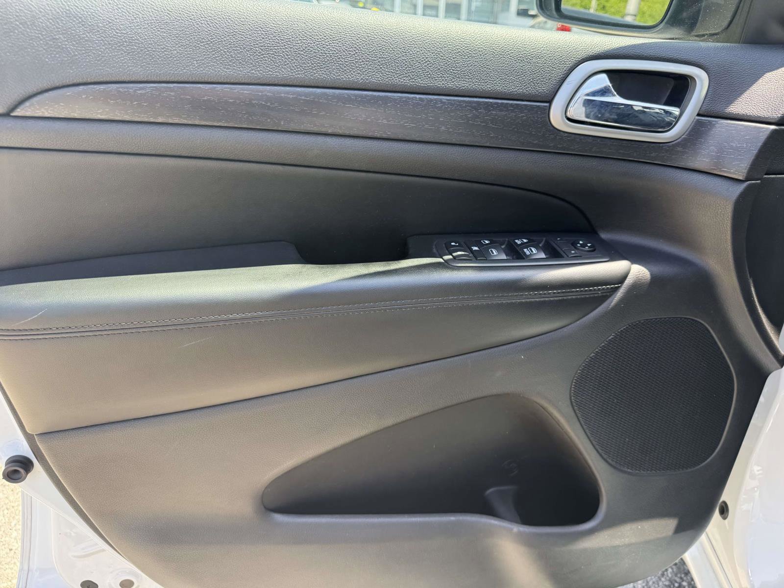 Used 2018 Jeep Grand Cherokee Altitude AWD/4WD image 16