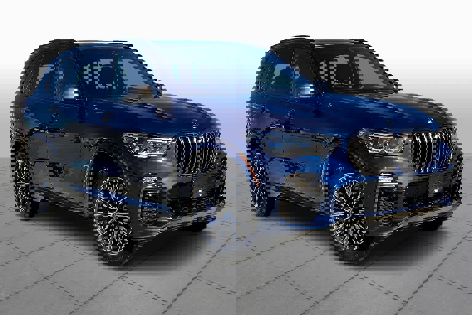 Used 2021 BMW X5 M50i w/ Executive Package image 4