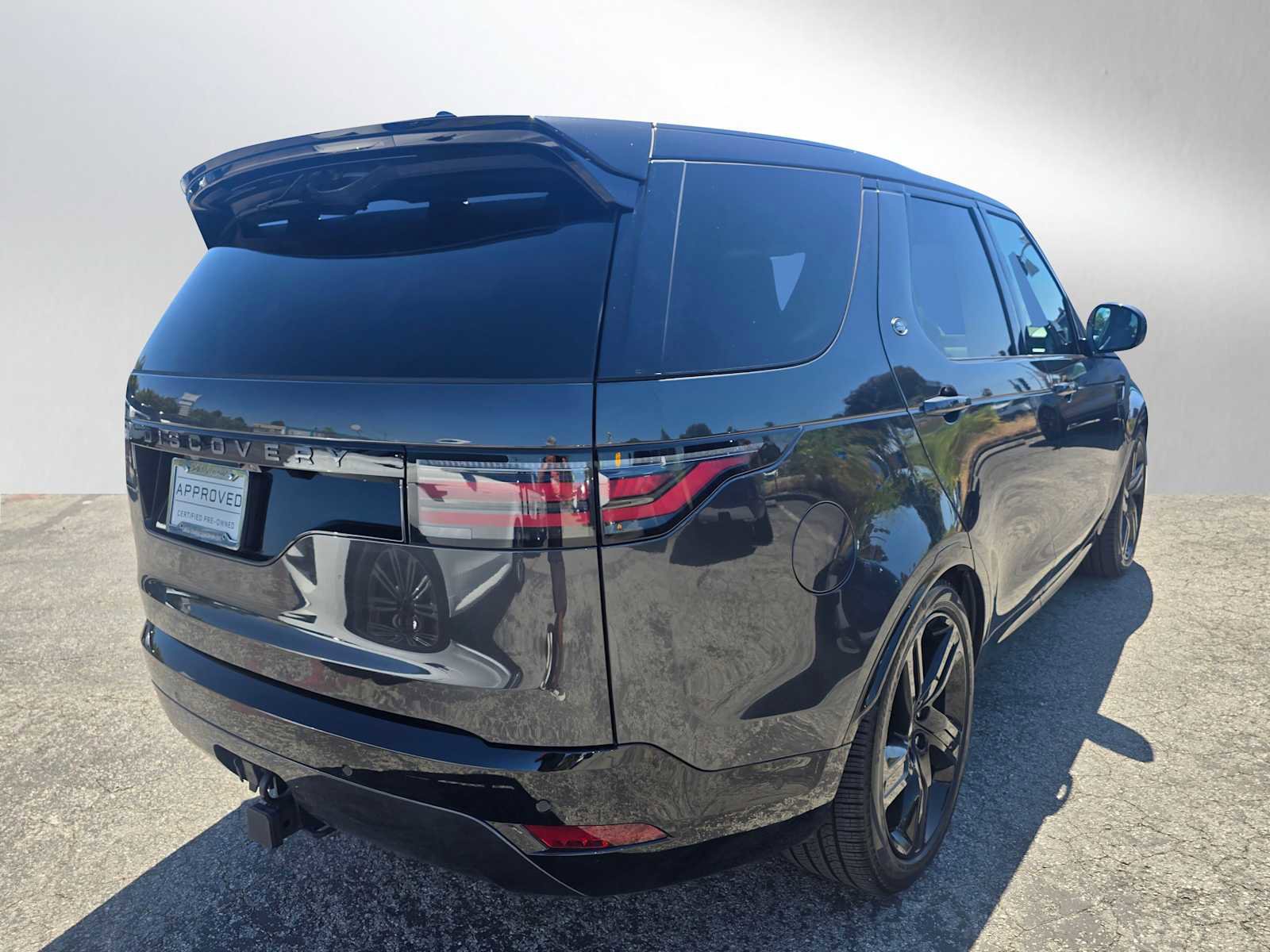 Used 2025 Land Rover Discovery Dynamic SE AWD/4WD image 5