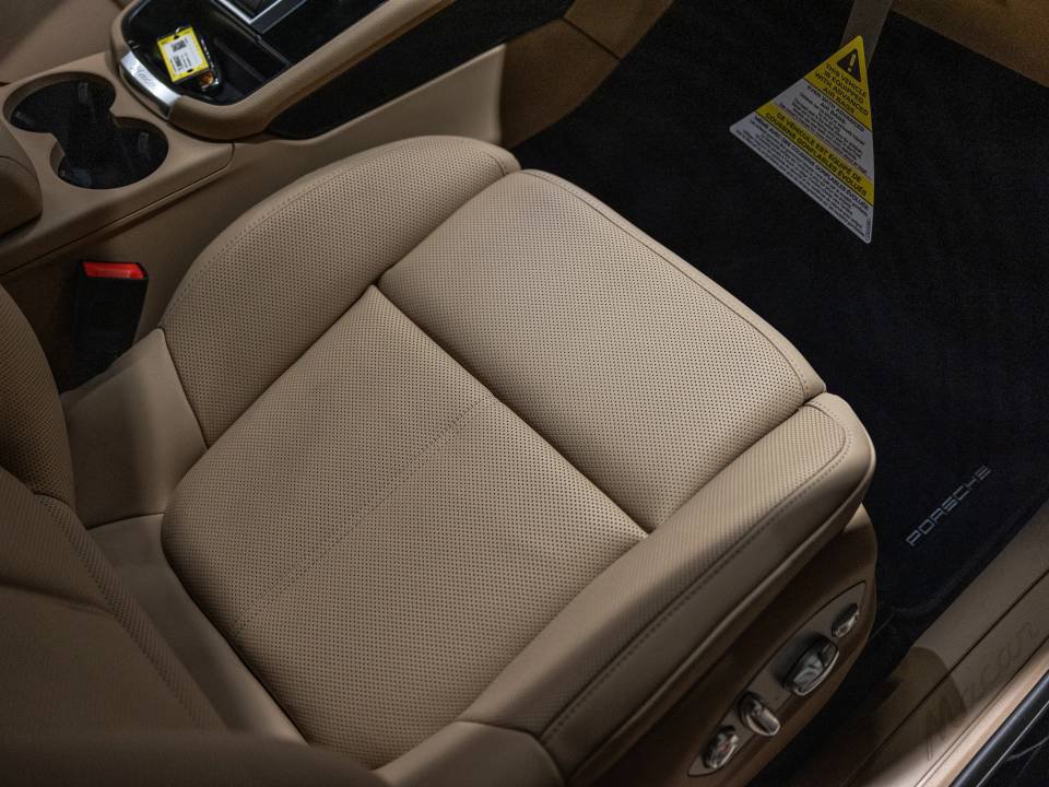 Certified 2026 Porsche Macan AWD/4WD image 35