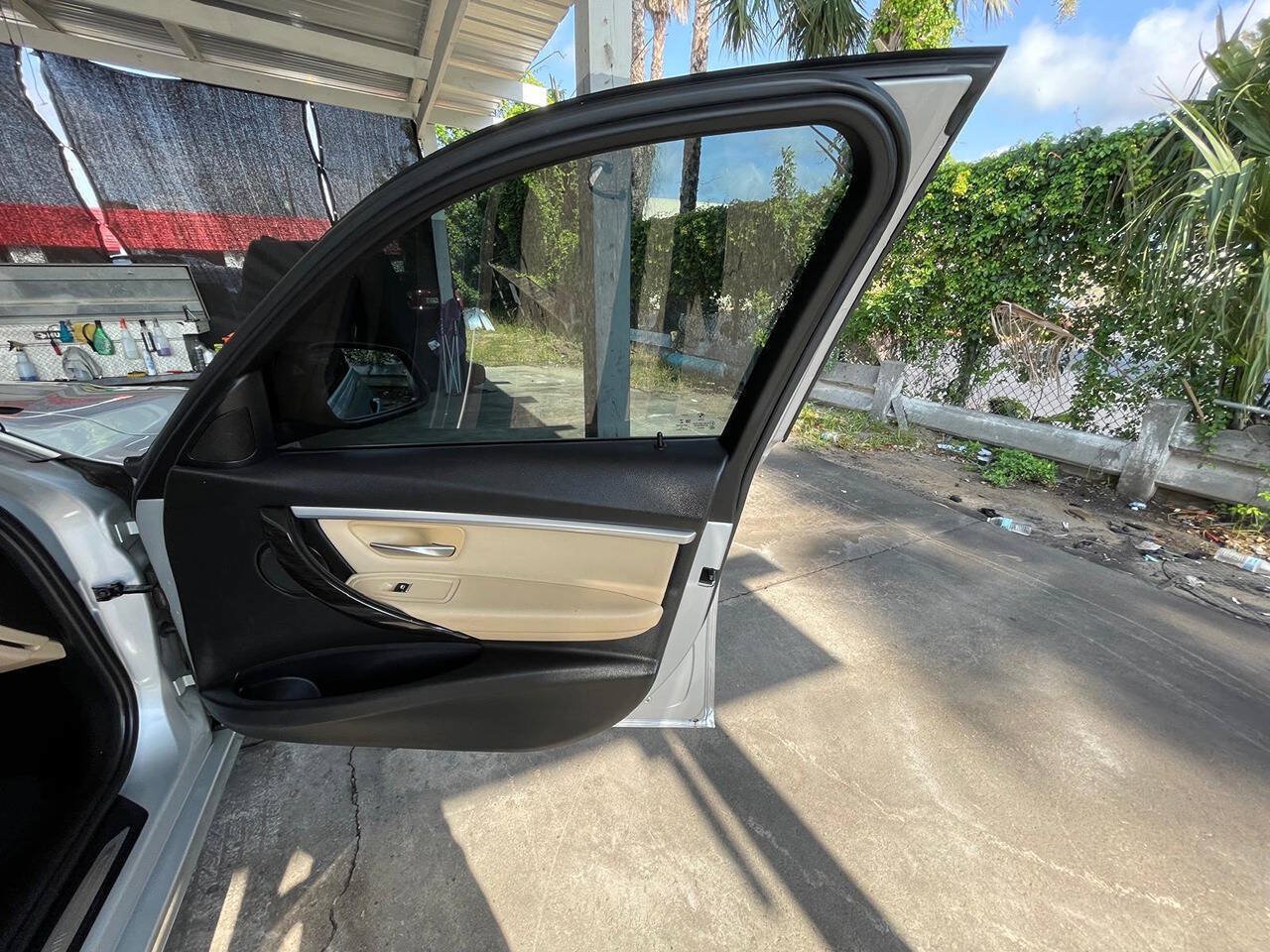 Used 2018 BMW 330i xDrive Sedan AWD/4WD image 19