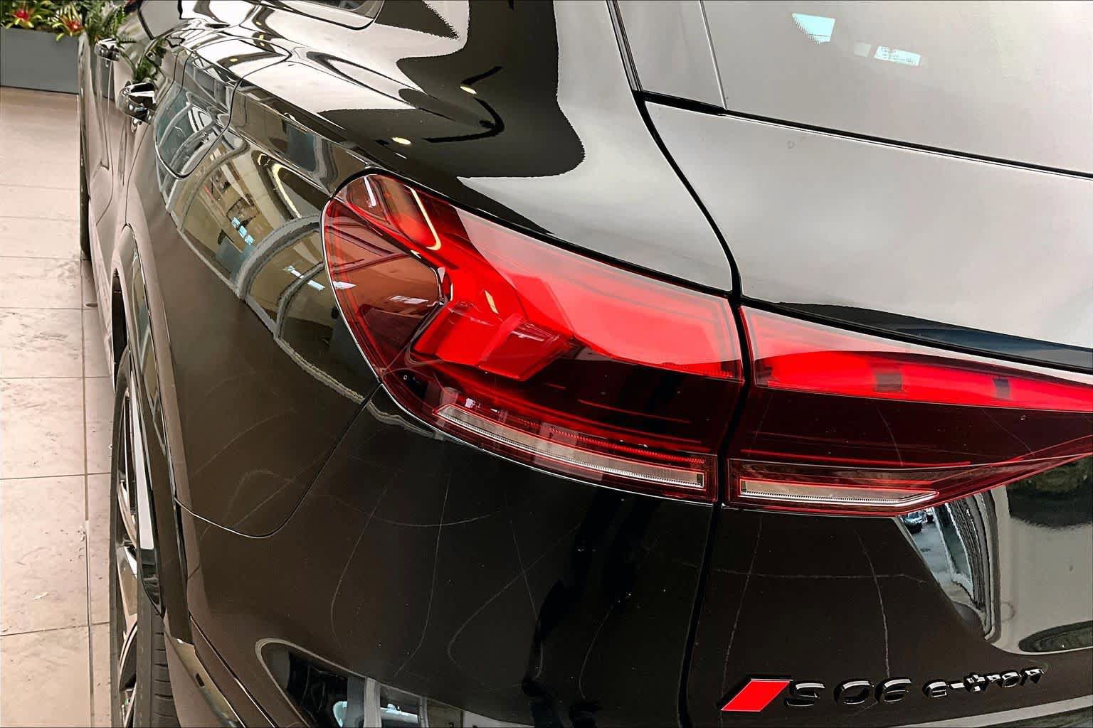 New 2027 Audi SQ6 e-tron Premium Plus AWD/4WD image 14