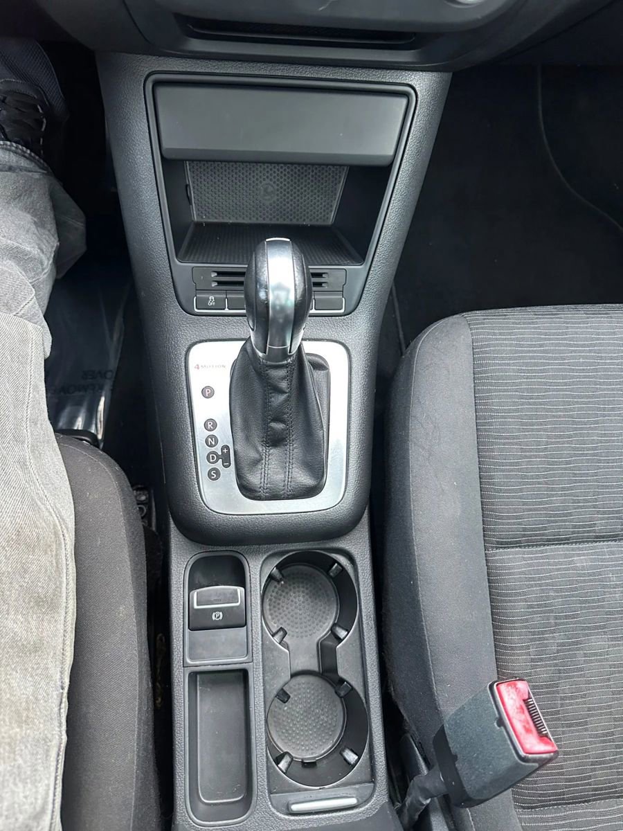 Used 2013 Volkswagen Tiguan S image 11