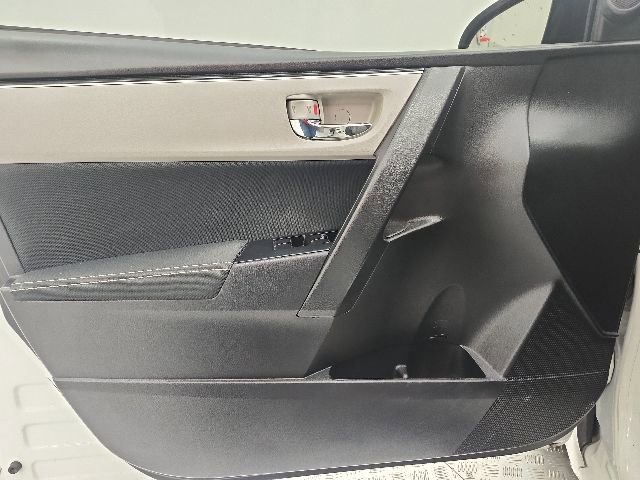 Used 2017 Toyota Corolla LE FWD image 11