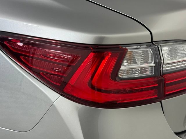 Used 2018 Lexus ES 350 w/ Luxury Package w/Wood Trim FWD image 13