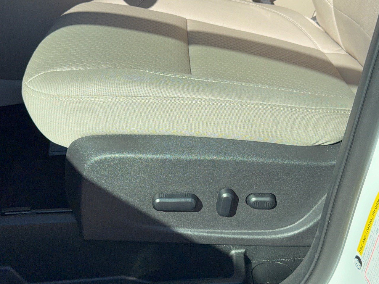 Used 2019 Ford Escape SE FWD image 16