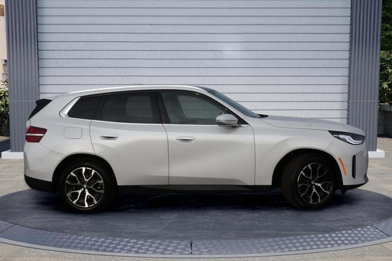 Used 2025 BMW X3 xDrive30i w/ Convenience Package image 3