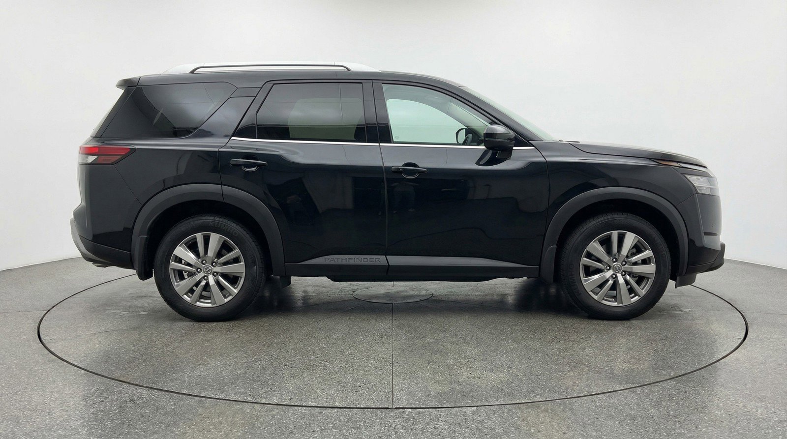 Used 2025 Nissan Pathfinder SV FWD image 11
