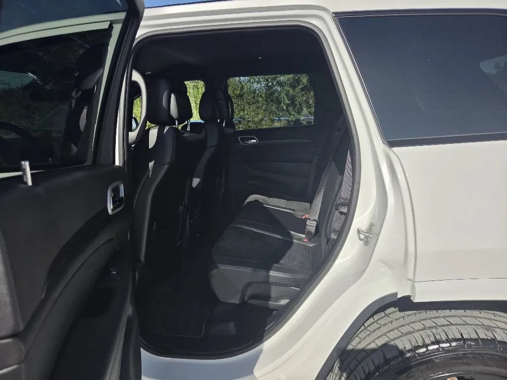 Used 2021 Jeep Grand Cherokee Laredo X AWD/4WD image 16