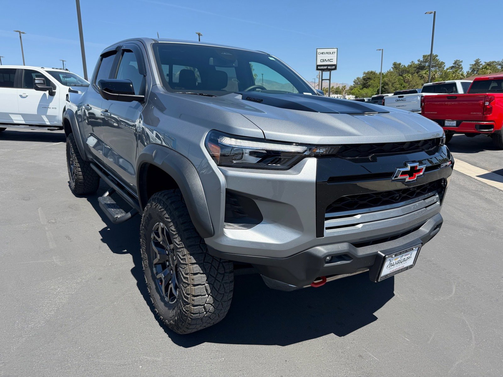 Used 2025 Chevrolet Colorado ZR2 w/ Technology Package AWD/4WD image 1