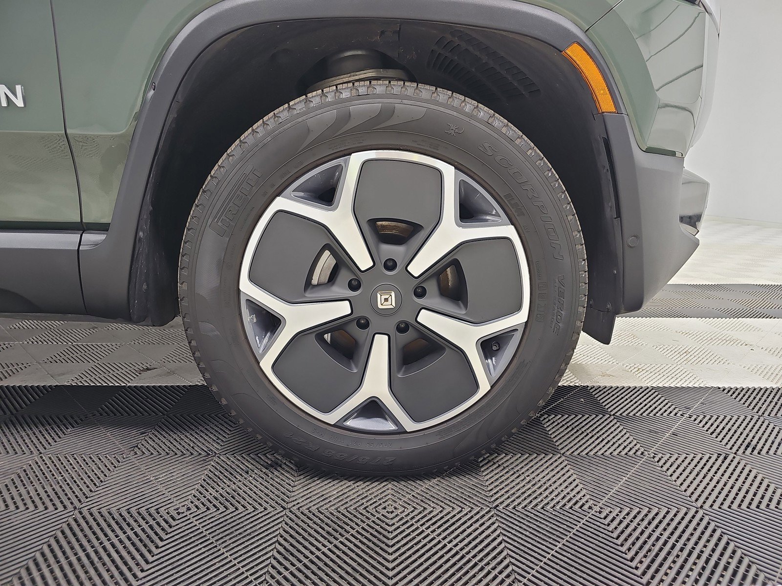 Used 2024 Rivian R1T Adventure AWD/4WD image 11