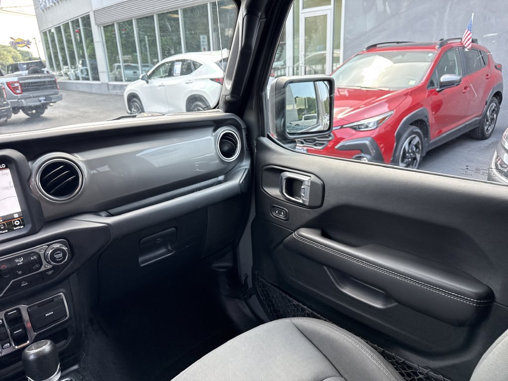 Used 2021 Jeep Wrangler Unlimited Sahara AWD/4WD image 17