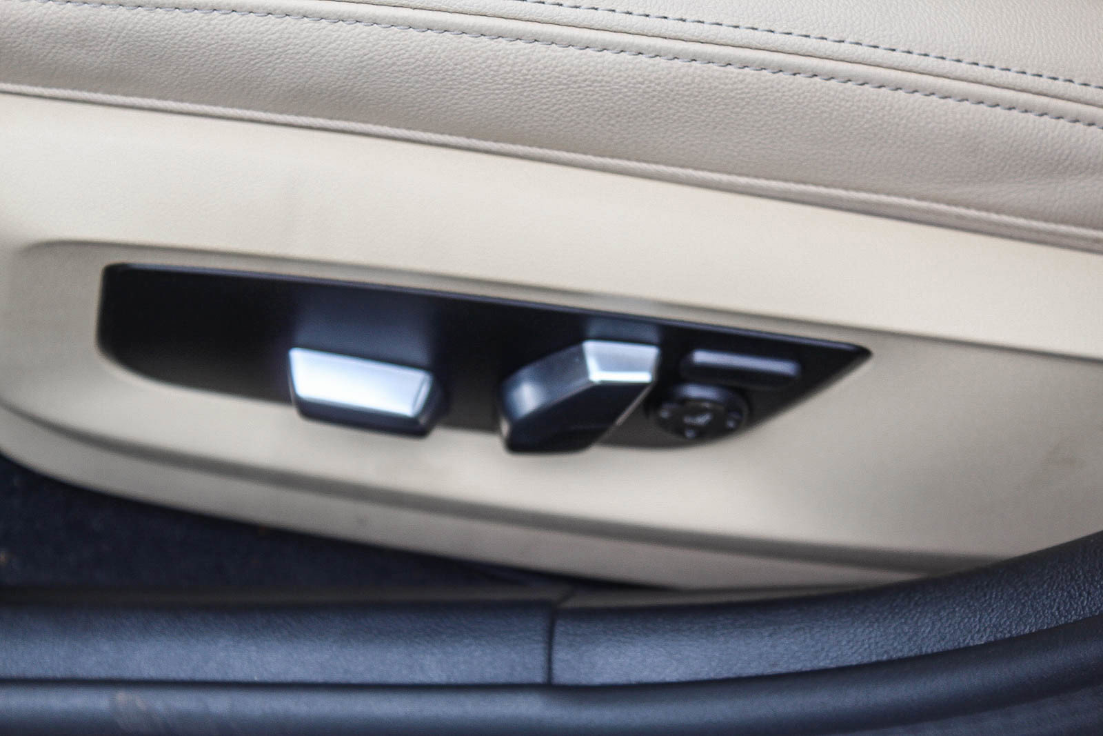 Certified 2023 BMW 530i w/ Premium Package image 21