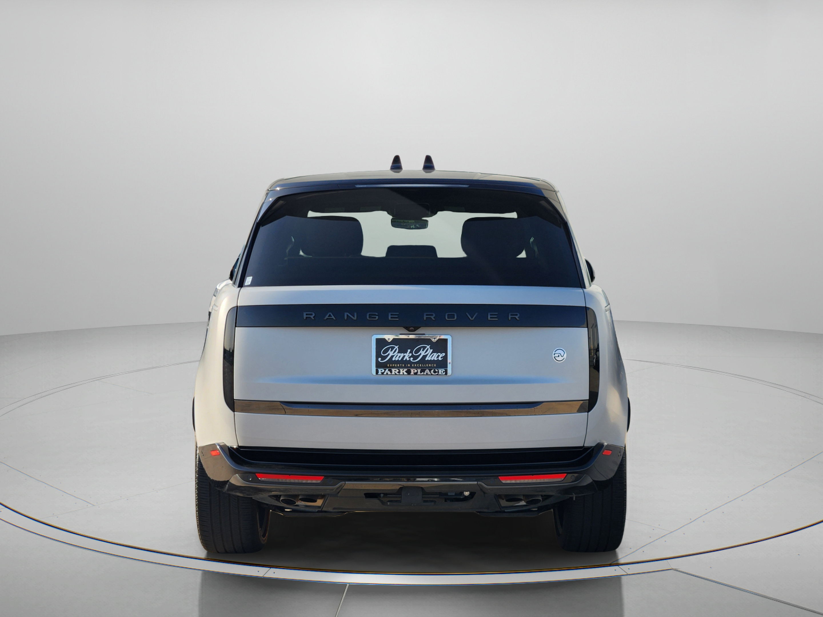 Certified 2025 Land Rover Range Rover SV AWD/4WD image 4