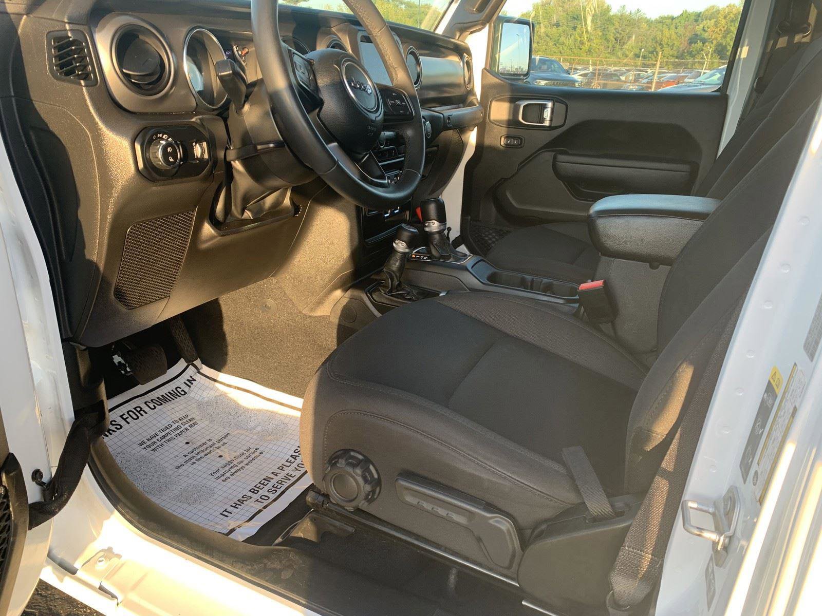 Used 2023 Jeep Gladiator Sport image 15