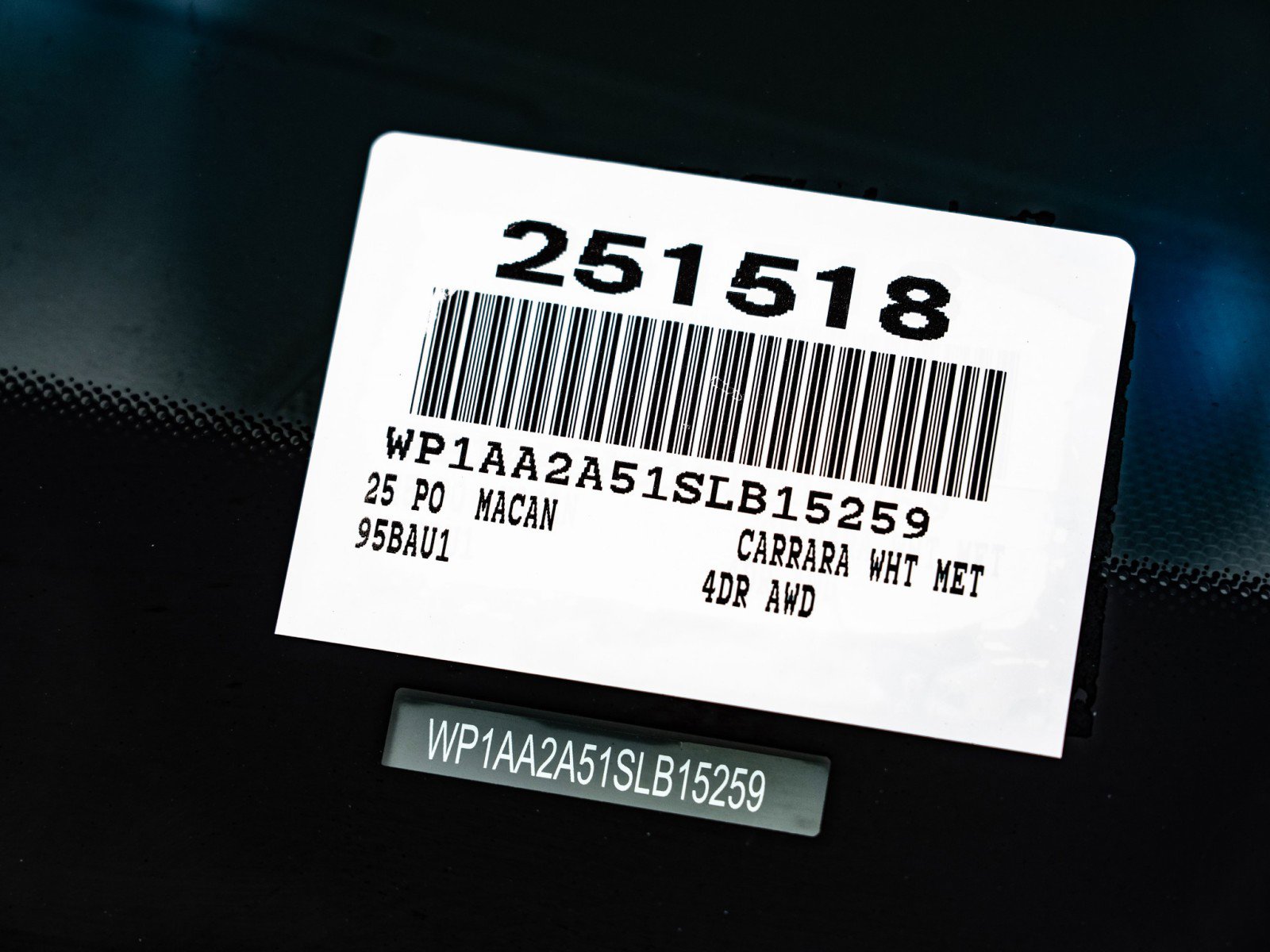 Certified 2025 Porsche Macan AWD/4WD image 32
