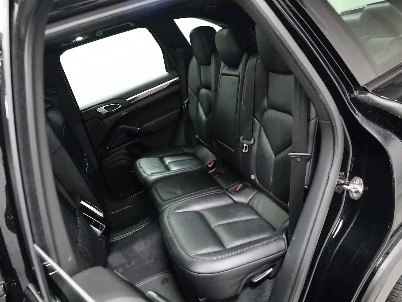 Used 2017 Porsche Cayenne S AWD/4WD image 36