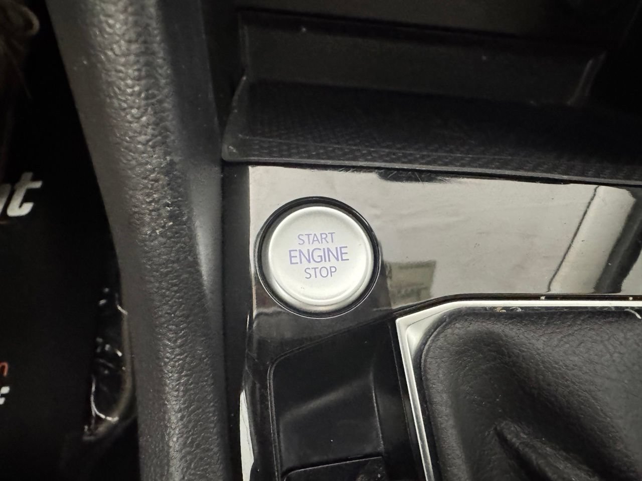 Used 2023 Volkswagen Taos SE w/ Panoramic Sunroof Package AWD/4WD image 27