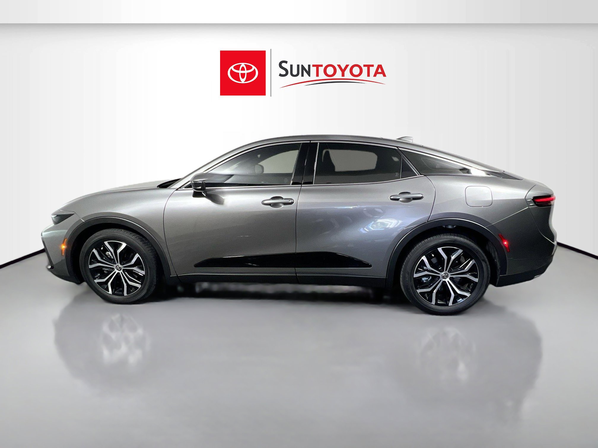 Used 2023 Toyota Crown Limited image 7