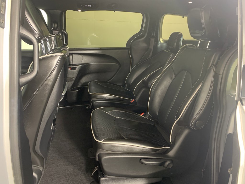 Used 2022 Chrysler Pacifica Limited w/ Uconnect Theater Family Group image 31