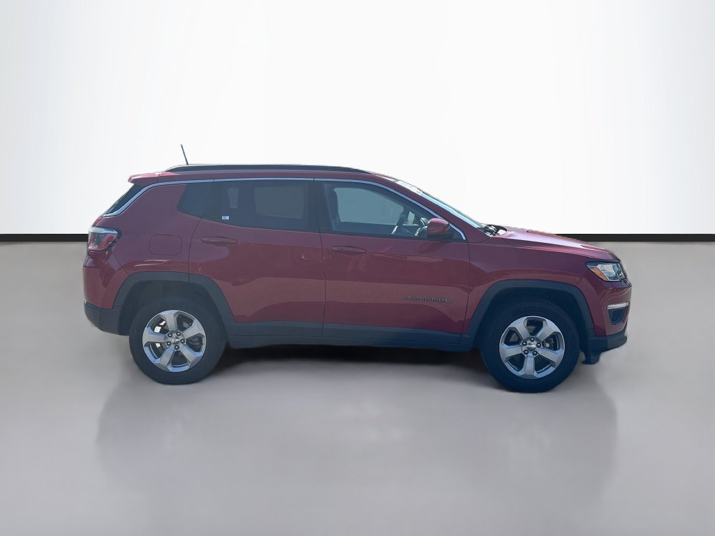 Used 2019 Jeep Compass Latitude w/ Cold Weather Group AWD/4WD image 2