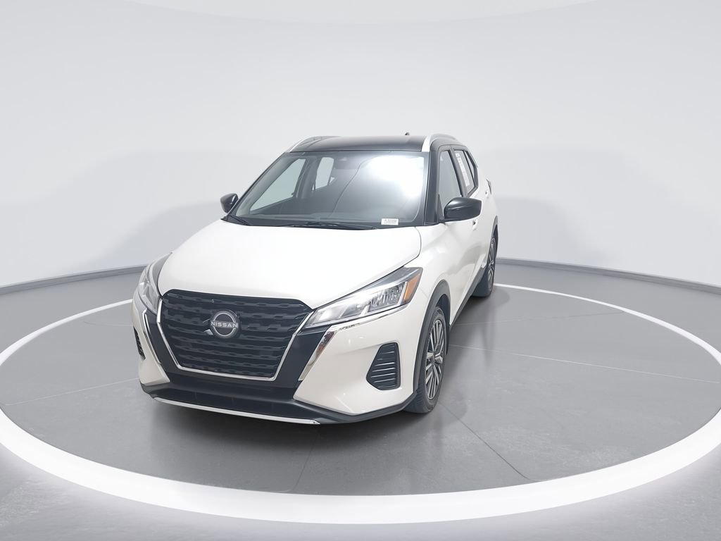 Used 2023 Nissan Kicks SV image 2