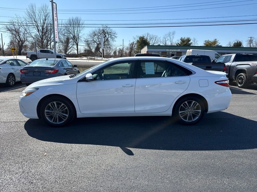 Used 2017 Toyota Camry SE image 4