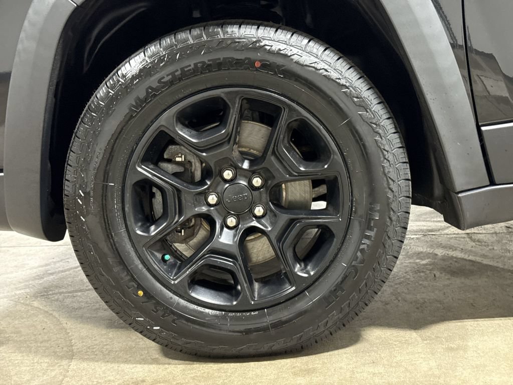 Used 2022 Jeep Cherokee Latitude AWD/4WD image 26