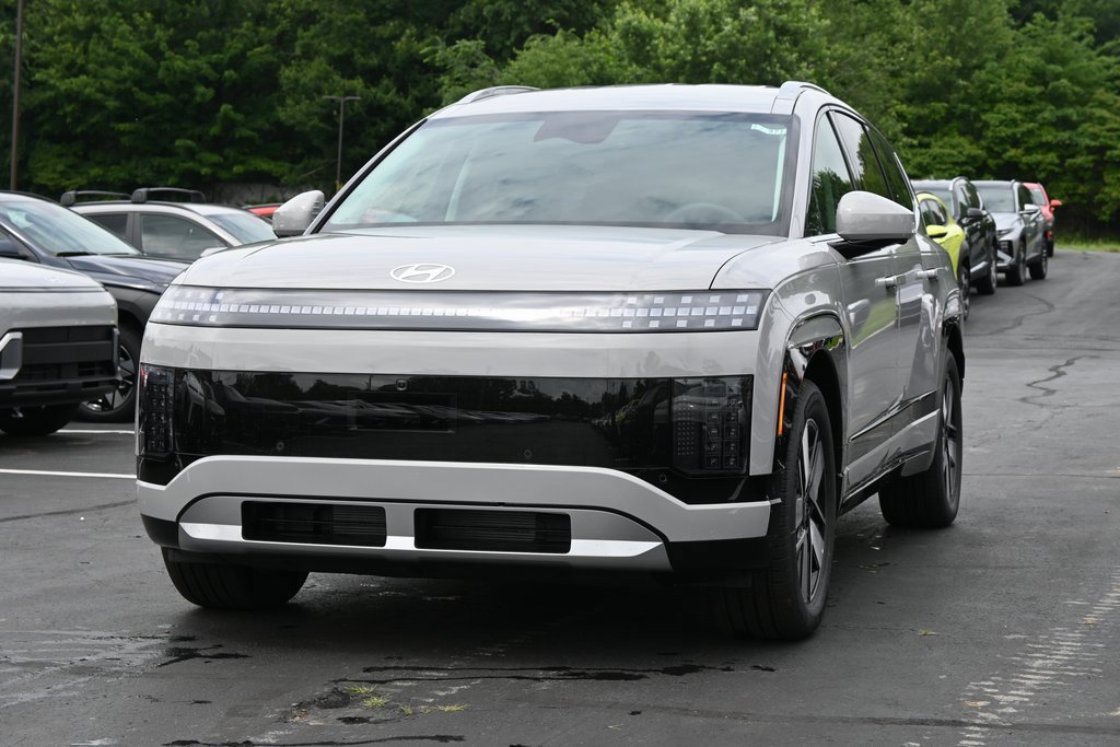 New 2026 Hyundai Ioniq 9 SEL image 2