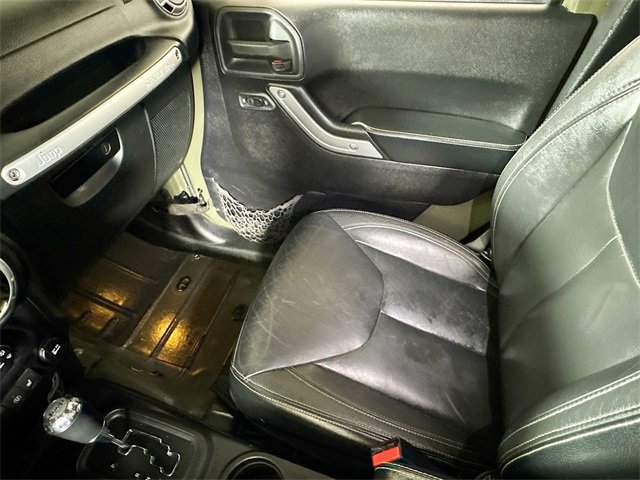 Used 2015 Jeep Wrangler Unlimited Rubicon image 21