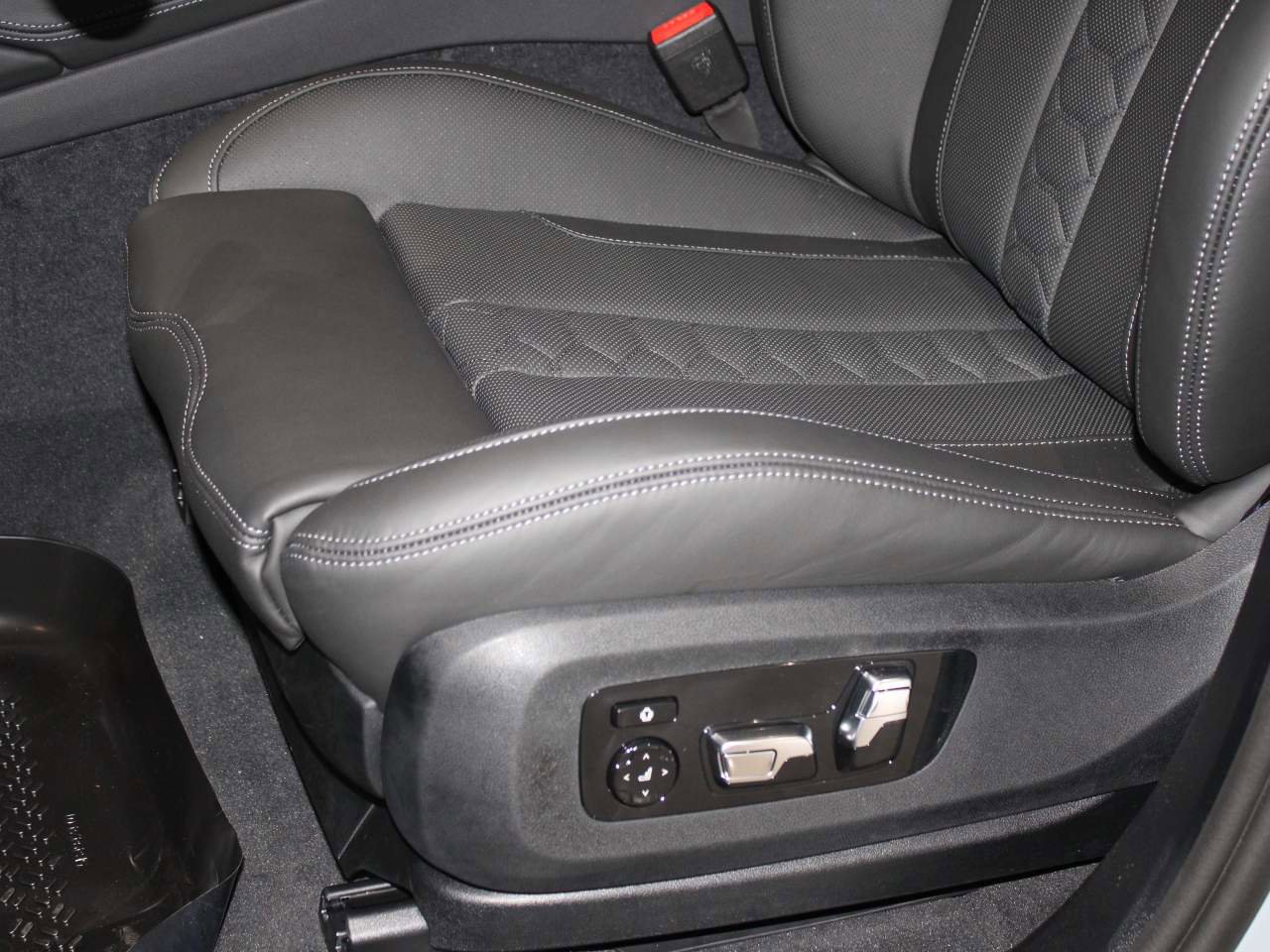 New 2026 BMW X5 M Competition image 14