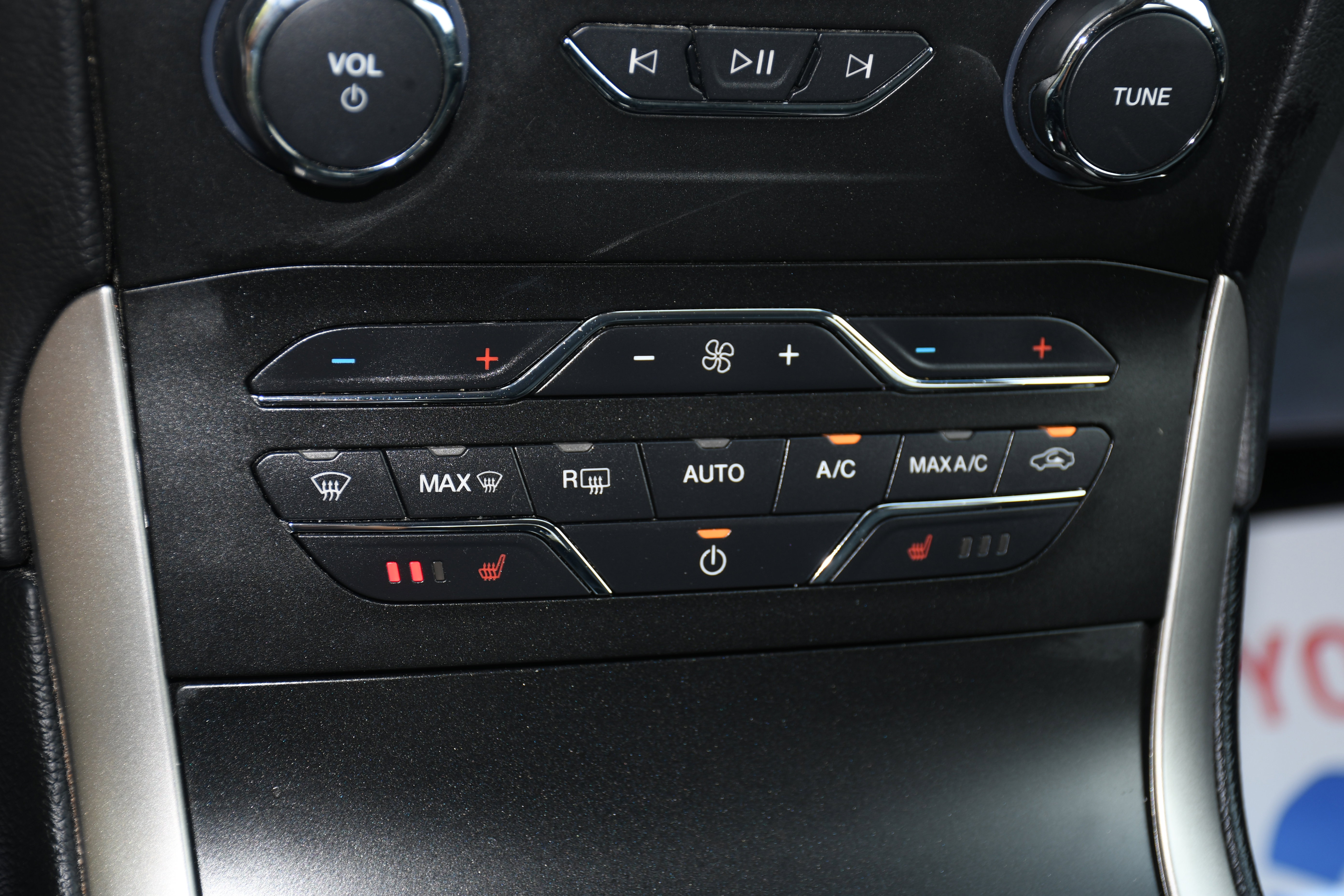 Used 2019 Ford Edge SEL w/ Equipment Group 201A AWD/4WD image 14