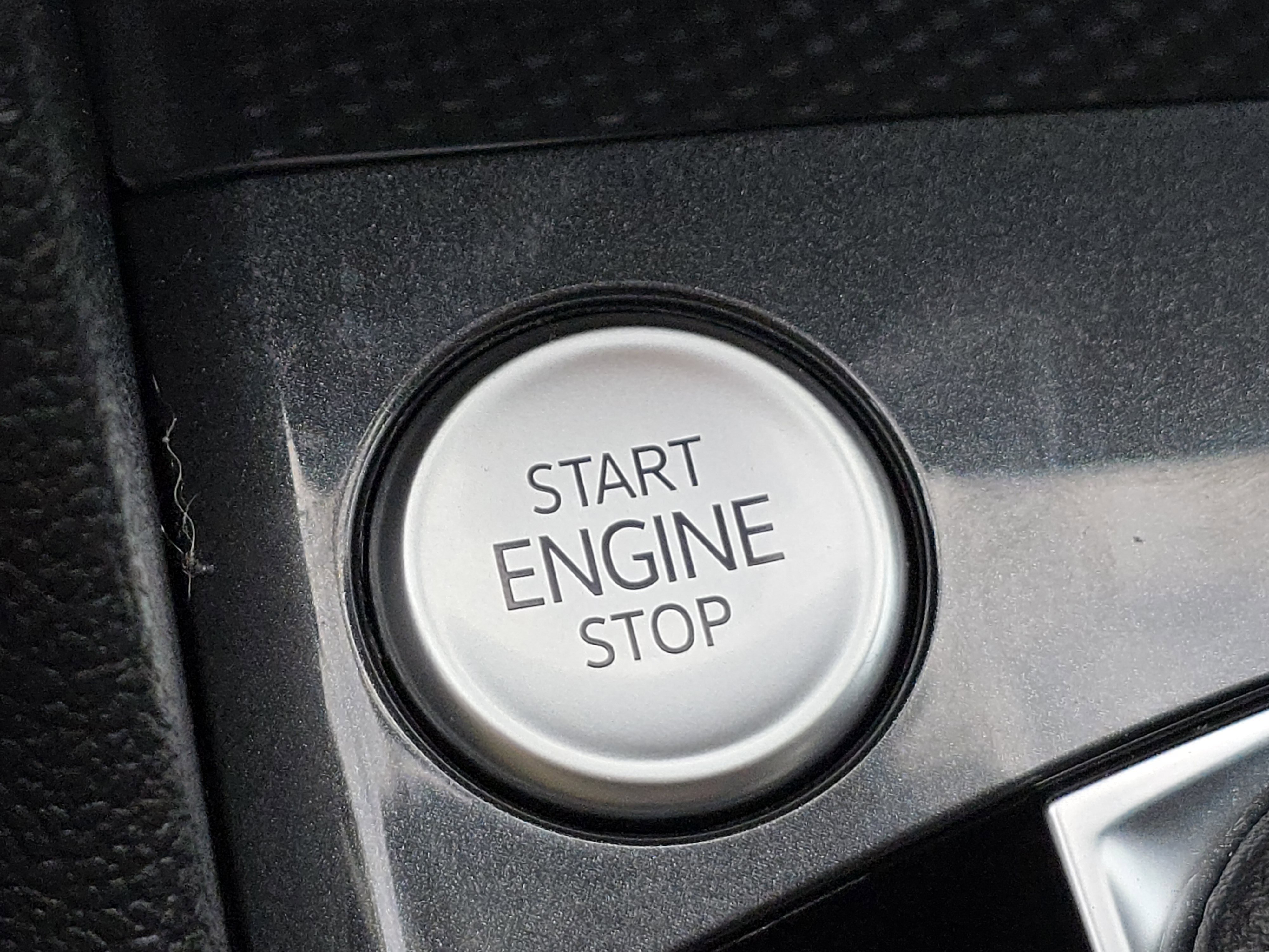 Certified 2022 Volkswagen Tiguan SE image 32