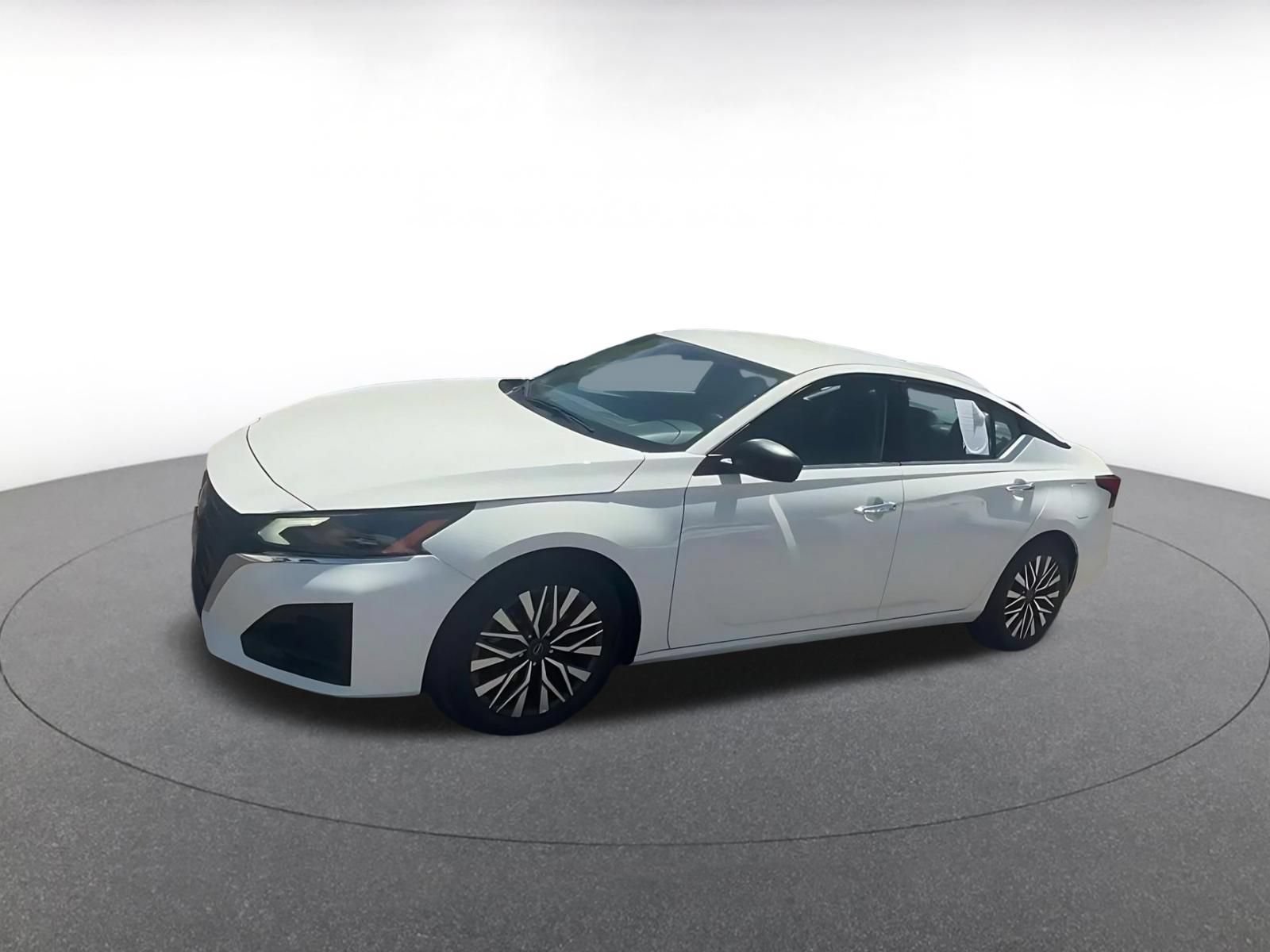 Used 2025 Nissan Altima 2.5 SV FWD image 8