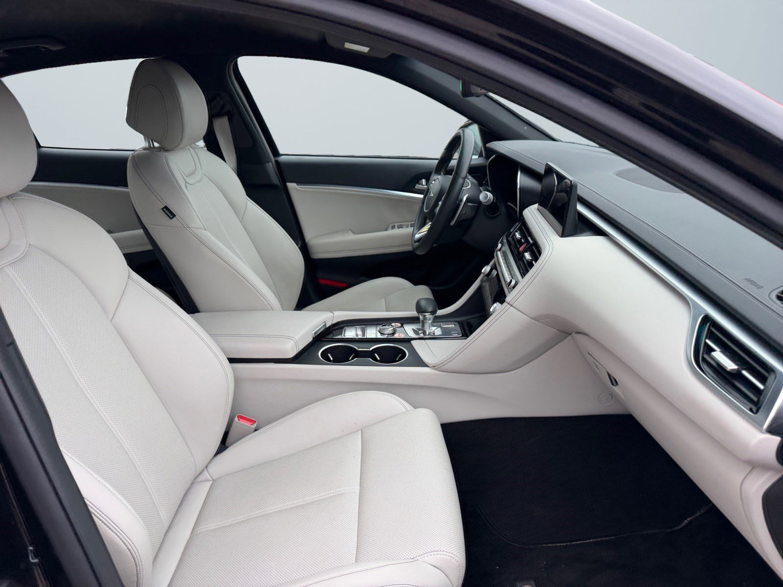 Used 2025 Genesis G70 2.5T image 18