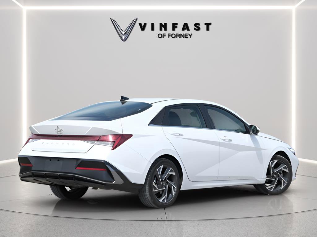 Used 2025 Hyundai Elantra SEL image 3