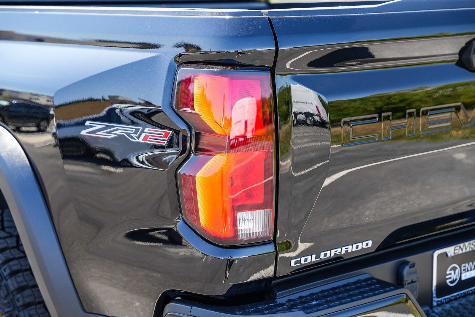 Used 2025 Chevrolet Colorado ZR2 w/ Technology Package AWD/4WD image 11