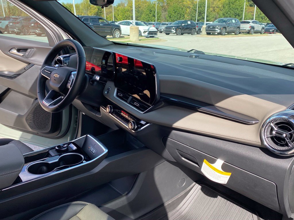Used 2026 Chevrolet Equinox LT w/ Convenience Package II AWD/4WD image 32