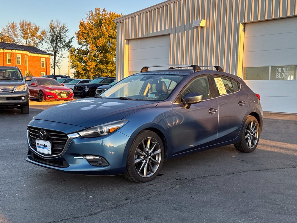 Used 2018 MAZDA MAZDA3 Grand Touring w/ Premium Equipment Package FWD image 3
