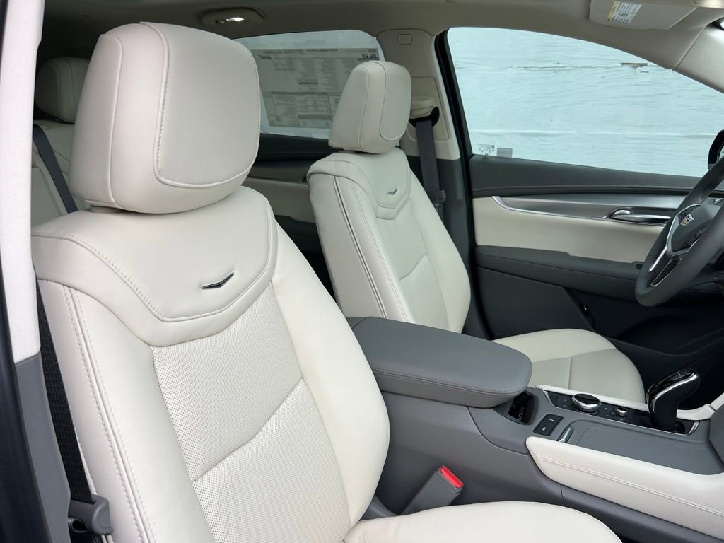 New 2026 Cadillac XT5 Premium Luxury w/ LPO, Floor Liner Package image 24
