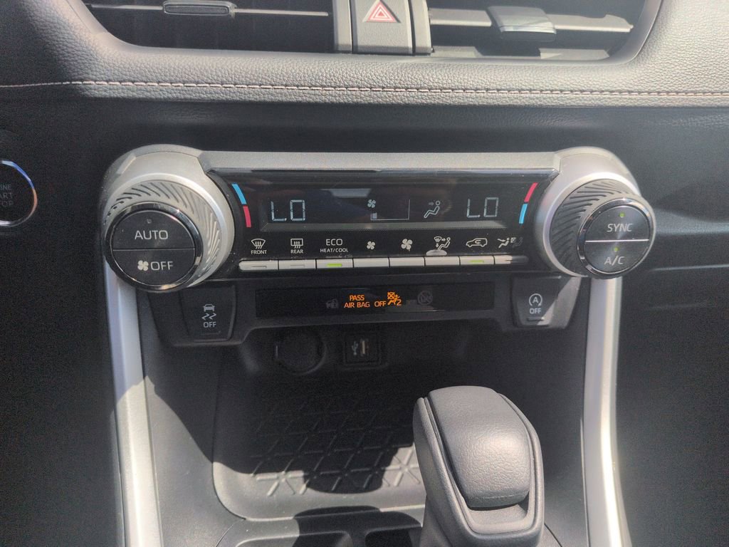 Used 2025 Toyota RAV4 XLE AWD/4WD image 18