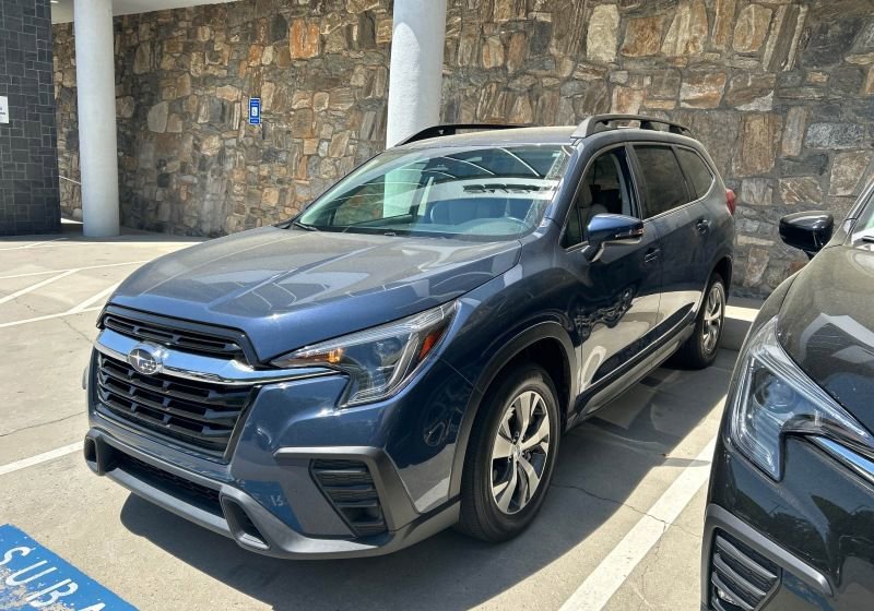 Used 2023 Subaru Ascent Premium w/ Convenience Package AWD/4WD image 1