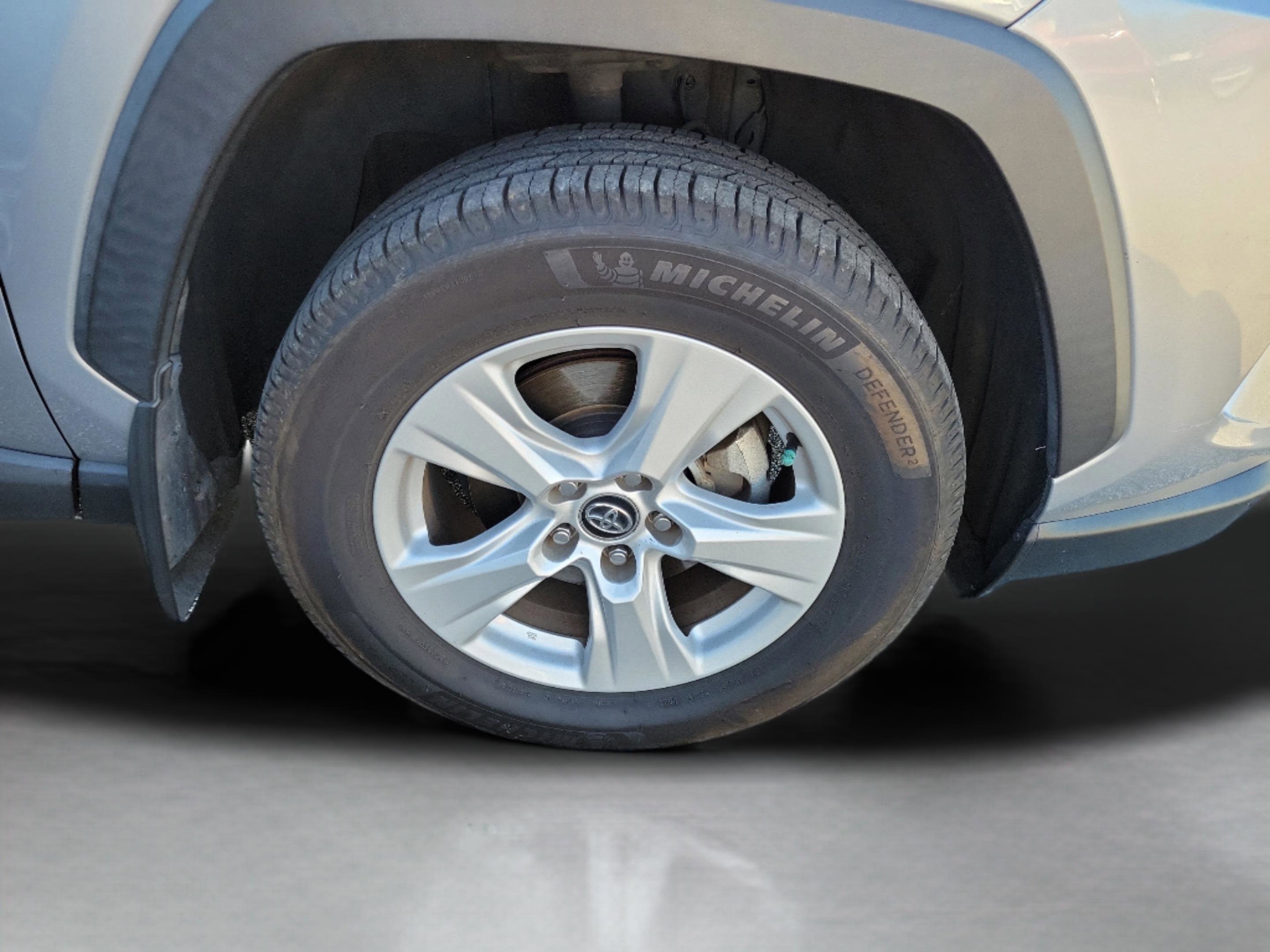 Used 2020 Toyota RAV4 XLE FWD image 14