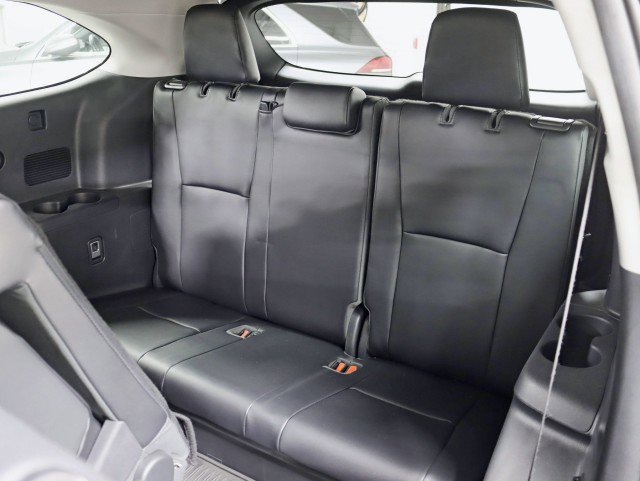 Used 2020 Toyota Highlander XLE AWD/4WD image 25