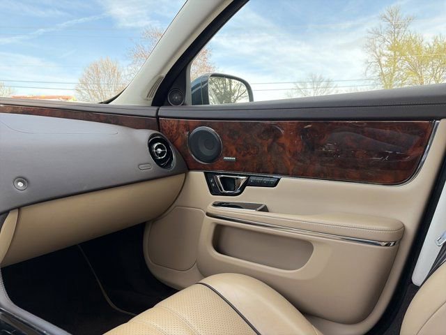 Used 2018 Jaguar XJ R-Sport RWD image 33