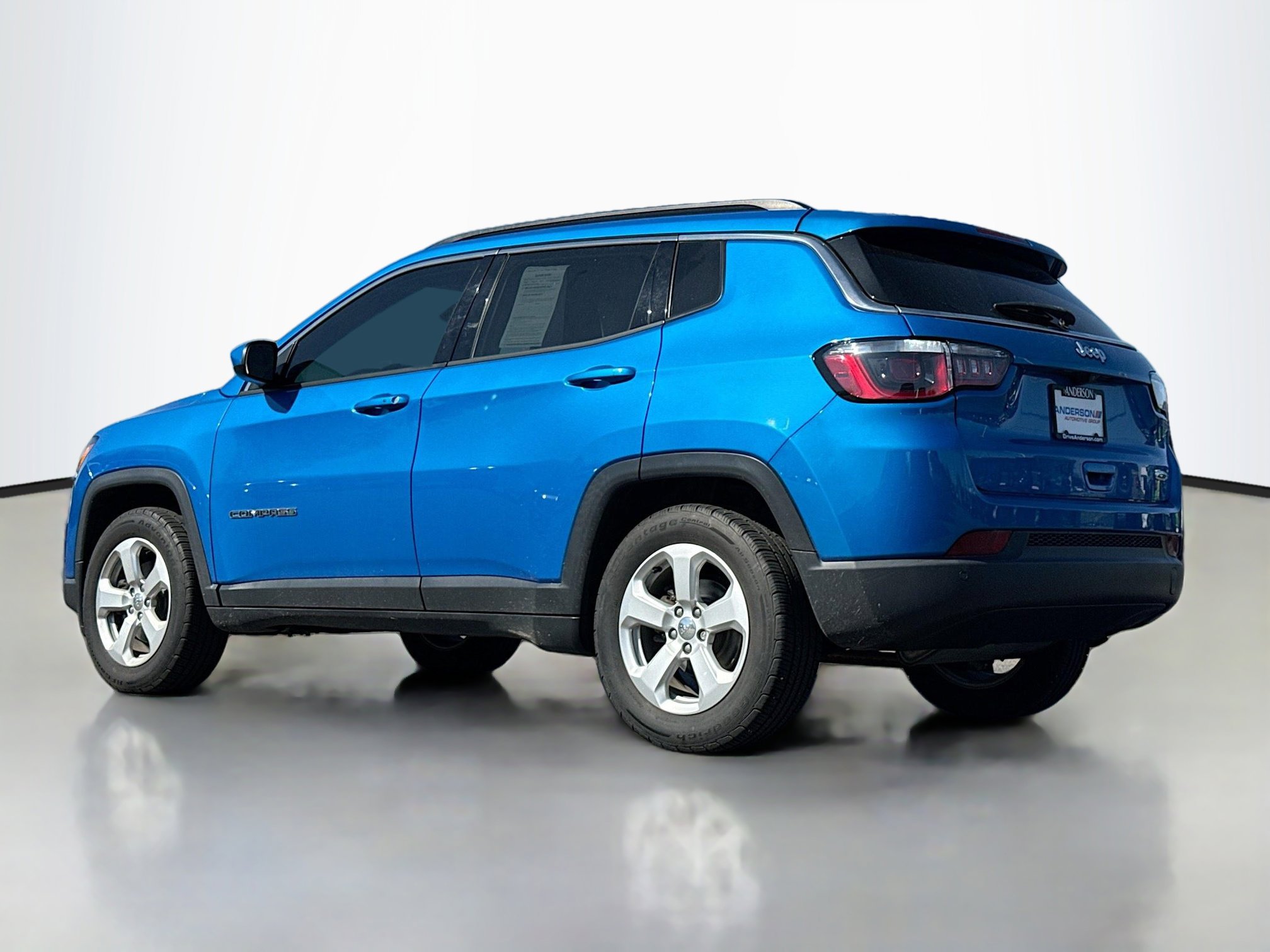 Used 2019 Jeep Compass Latitude w/ Cold Weather Group FWD image 14