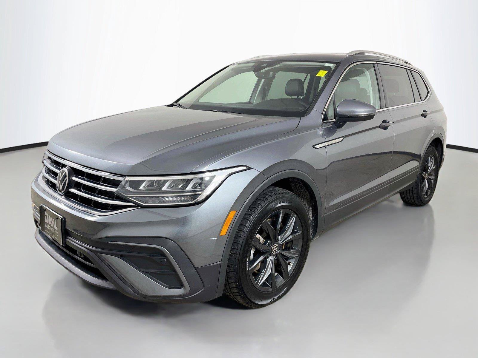 Used 2024 Volkswagen Tiguan SE AWD/4WD image 4