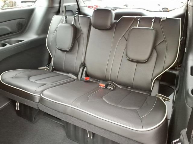New 2026 Chrysler Pacifica Limited w/ S Appearance Package image 11