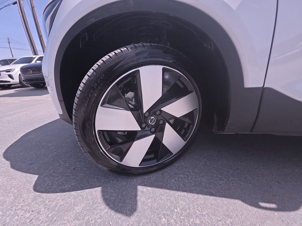 Used 2023 Volvo C40 P8 Recharge Ultimate image 37